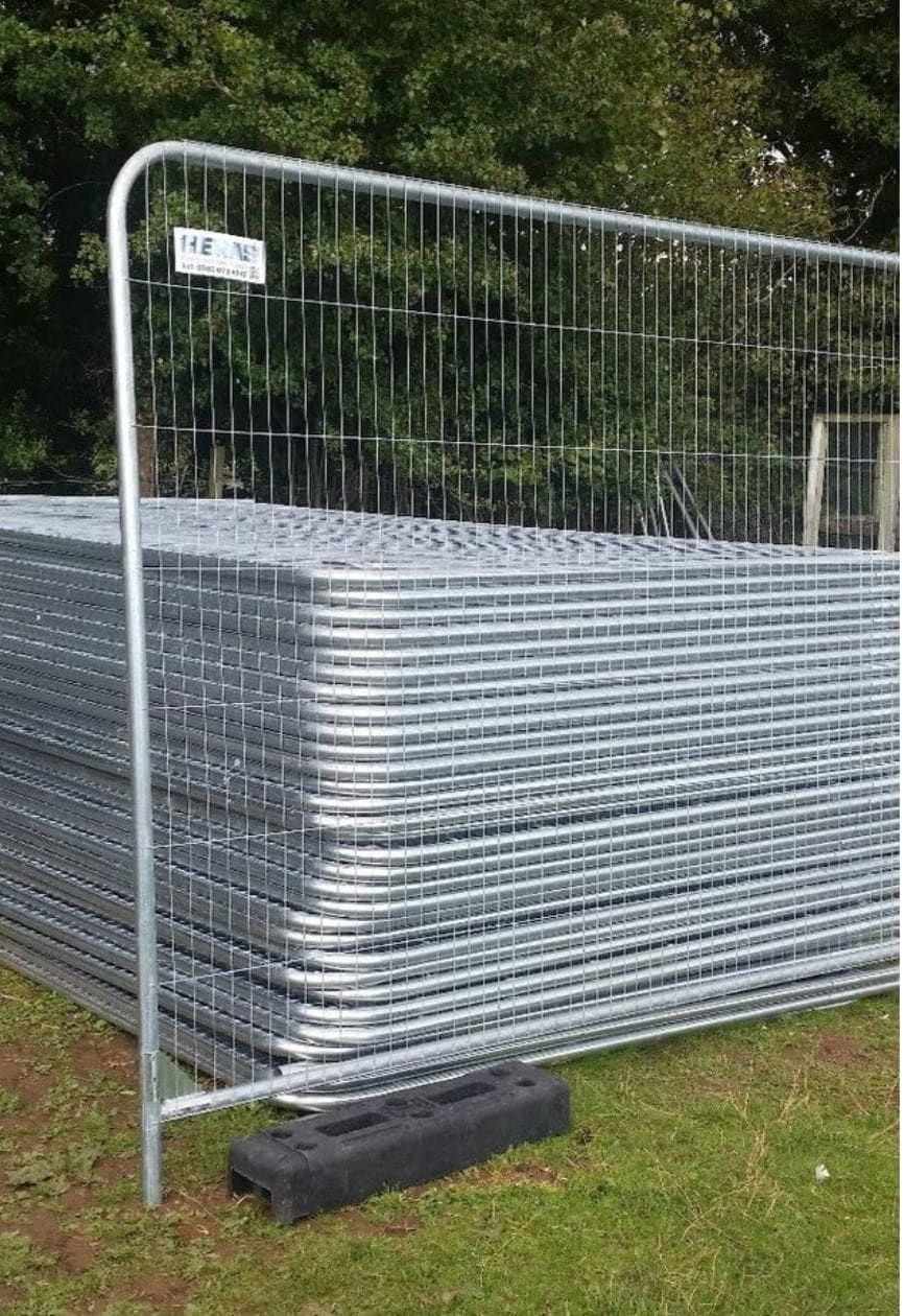 50 Heras Fencing Sets - Grade A (Complete with Feet & Clips)