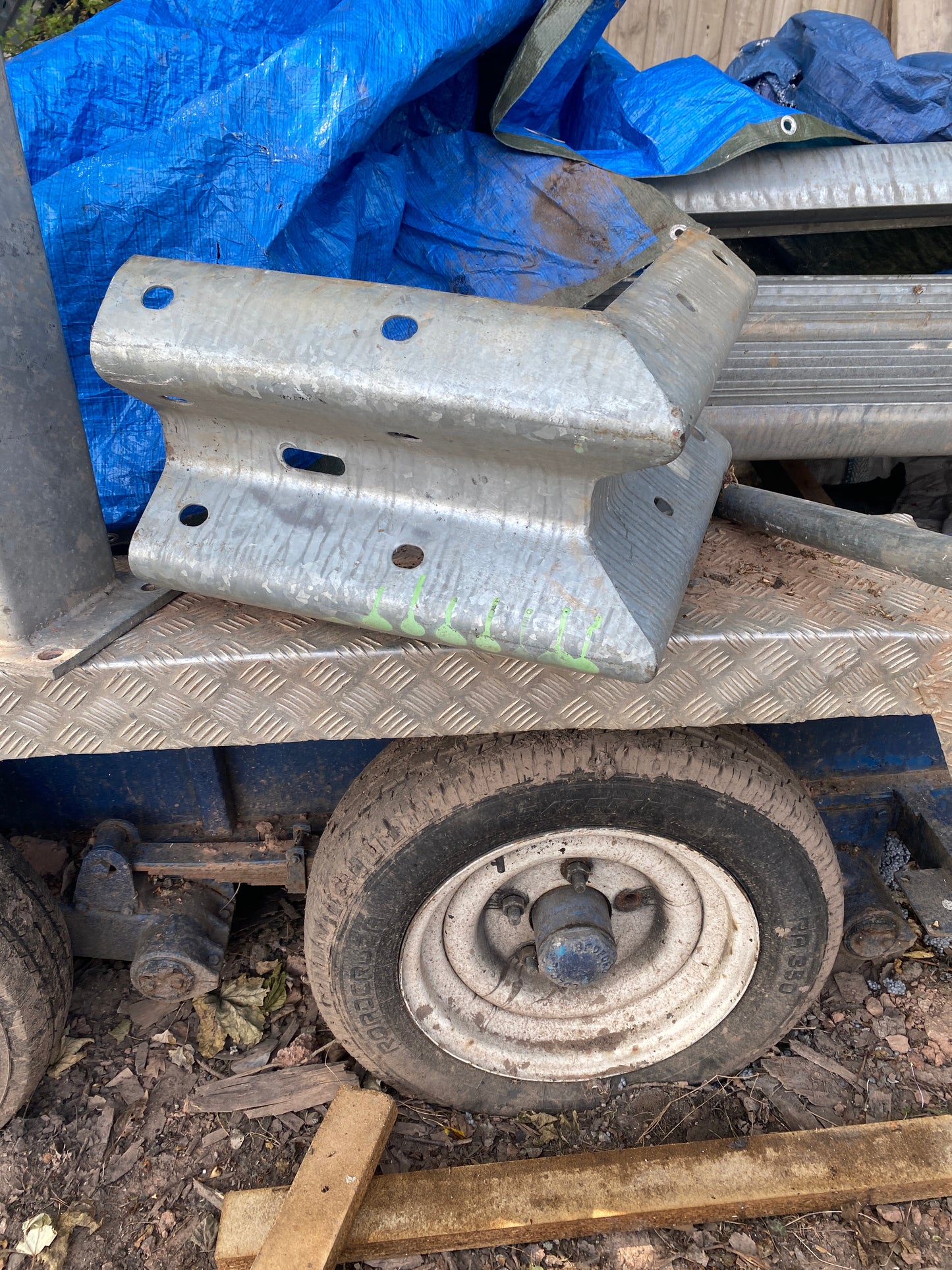 Crash Barrier Armco 3.2m H Bolt Down Brackets Corner Connector FishTails Joblot